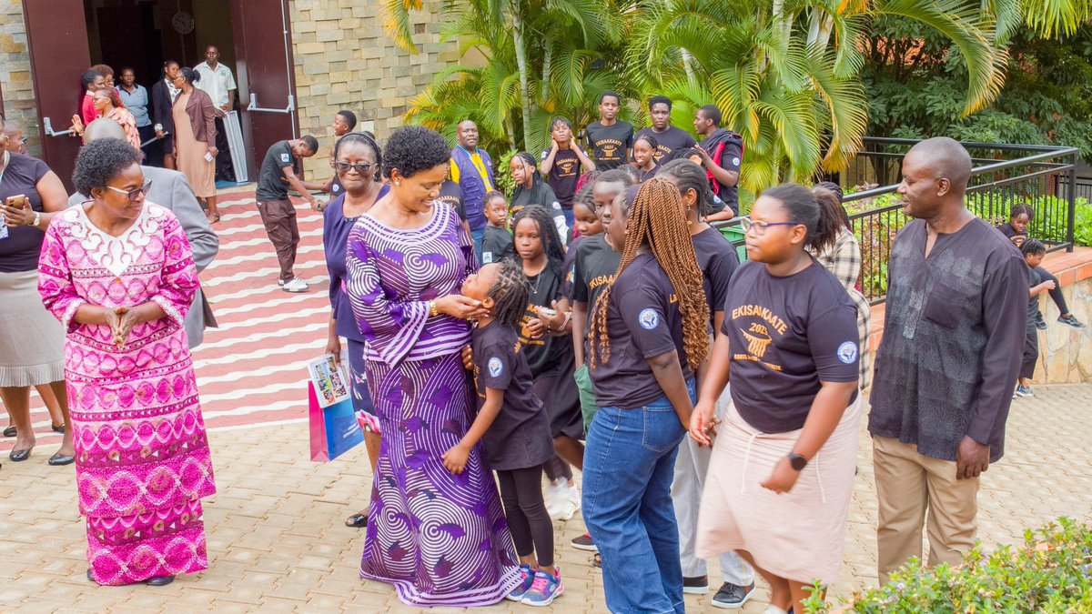 MiiroShafik_'s tweet image. Maama's love for Children
Nnaabagereka Sylvia Nagginda today at Ekisaakaate International Schools edition
#Ekisaakaate2025