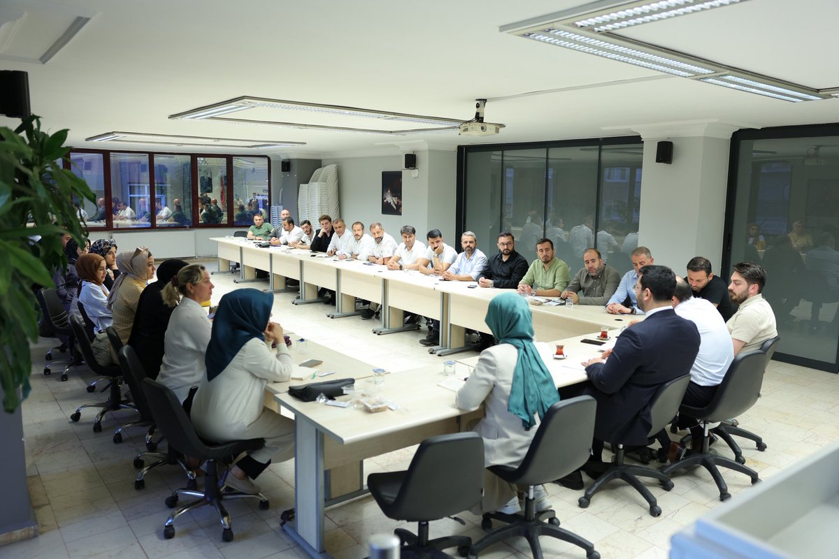 MYGultepe's tweet photo. Yönetim Kurulu haftalık olağan toplantımızı İlçe Başkanlığımızda gerçekleştirdik.

Toplantımızın ve alınan kararların Bağcılar’ımıza hayırlı olmasını diliyorum.

Bağcılar İçin, Hizmet İçin, Daima İleri 💫

@RTErdogan 
@abuyukgumus 
@abdullahozdemir https://t.co/IyKlS7RkYT