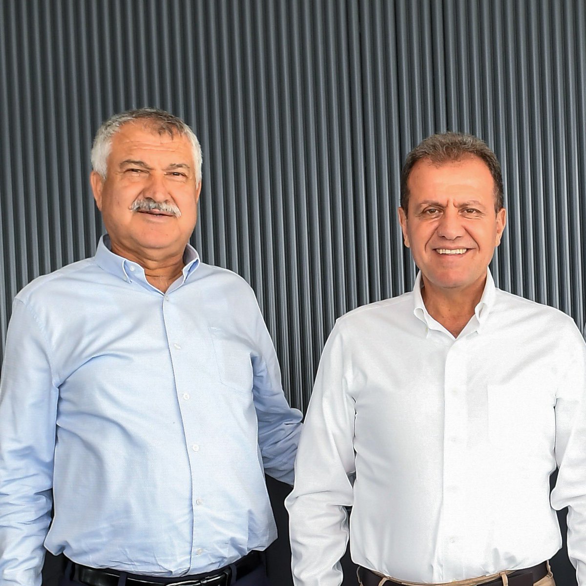 Yol arkadaşım, kardeşim Zeydan tutuklandı.

Adana, Zeydan Karalar’dır. Adana, halkına ayrımsız hizmet eden, alnı ak başı dik başkanının arkasındadır. 

Siyasi saiklerle alınan kararlar ne halkımızı ne bizleri yıldıramaz. Adana halkının iradesi, hukuk kılıfına sokulmuş baskılarla