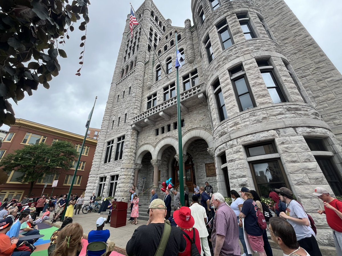 SyracuseAuditor's tweet image. Our cities only move when everyone can move together. That’s the special mission of the Americans with Disabilities Act and it’s just and critical 35 years later. Proud to be with our disability community advocates at City Hall to celebrate and support the work ahead.