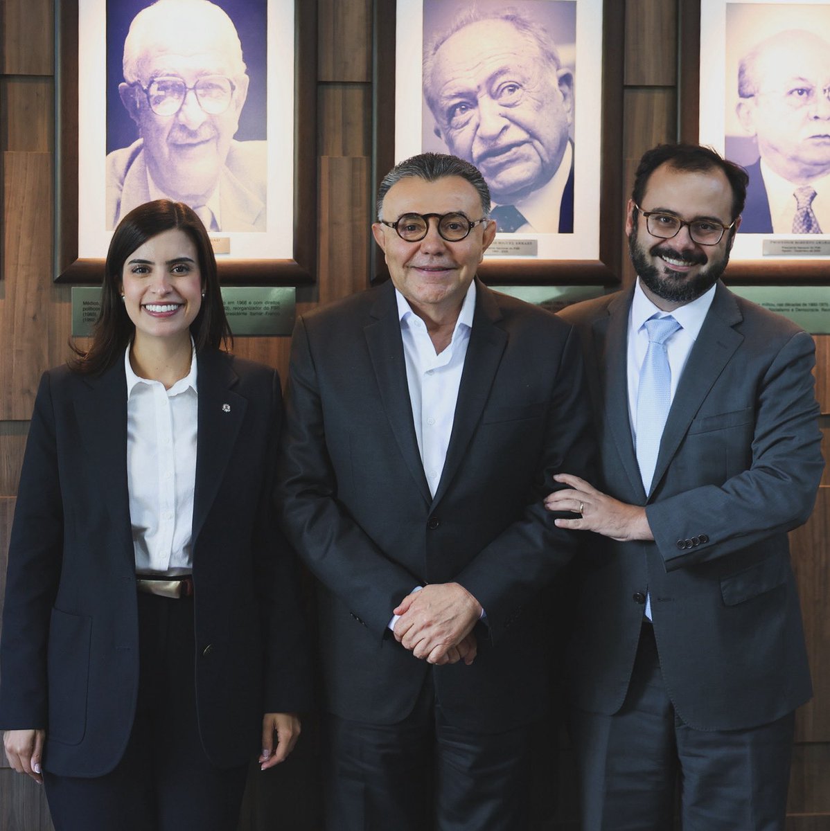 Carlos Siqueira (@csiqueirapsb) on Twitter photo Durante a tarde, tive a alegria de receber a deputada federal <a href="/tabataamaralsp/">Tabata Amaral</a> , diretora de Estudos e Pesquisas da <a href="/FundacaoJM/">Fund. JoãoMangabeira</a>, para uma conversa sobre os desafios da formação política no Brasil. Também esteve presente o professor da Faculdade de Direito da USP e segundo Durante a tarde, tive a alegria de receber a deputada federal <a href="/tabataamaralsp/">Tabata Amaral</a> , diretora de Estudos e Pesquisas da <a href="/FundacaoJM/">Fund. JoãoMangabeira</a>, para uma conversa sobre os desafios da formação política no Brasil. Também esteve presente o professor da Faculdade de Direito da USP e segundo