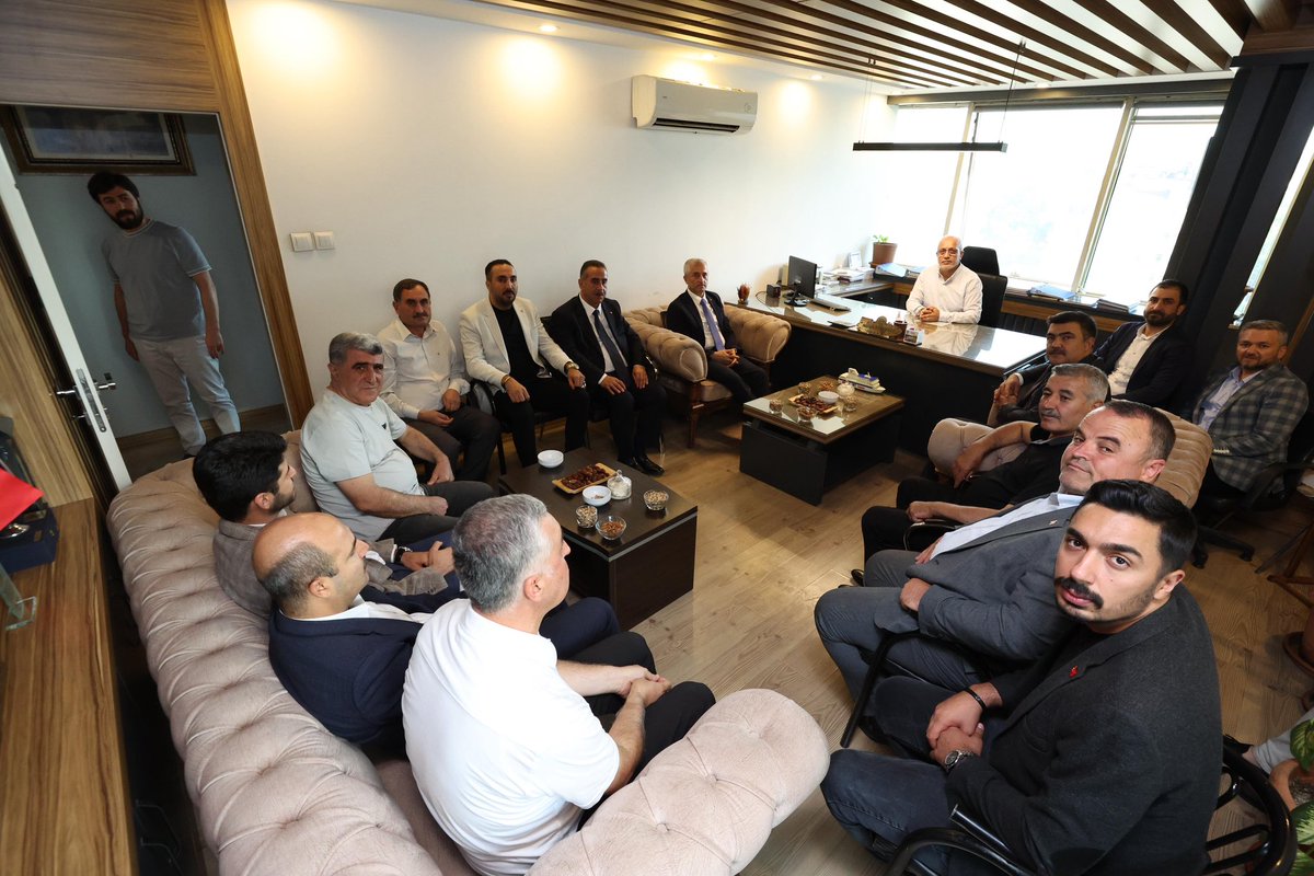 Belediye Meclis Üyelerimizle birlikte Hac vazifesini yerine getirerek dönen Belediye Meclis Üyelerimiz Tahir Özkara ile Mustafa Darıcıoğlu’nu ziyaret ettik.

Rabbim hacclarını mebrur ve makbul eylesin, kutsal toprakları görmeyi arzulayan herkese de nasip etsin.

#Şahinbey