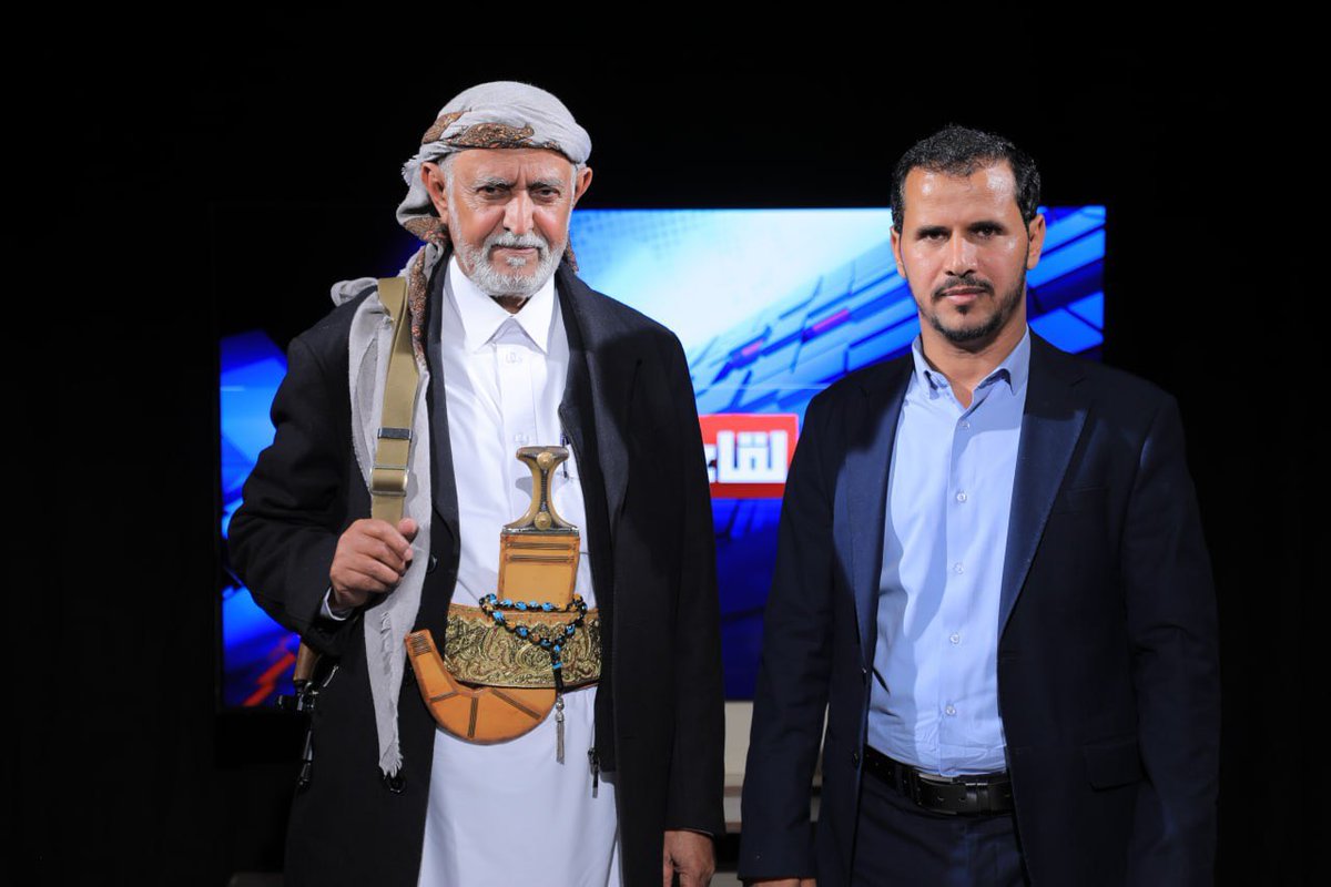 الشيخ محمد بن احمد الزايدي 
شيخ مشايخ قبيلة جهم 
وأحد كبار مشائخ قُبل خولان السبع 
وقبائل بكيل بأسرها 

والمساس به وهو في طريق مسبلة 
هو مساس 
بكل قبيلي شهم ماربي وخولاني وبكيلي 

ولا يظن المرتزقة إن كل البريم لسيس 

عاد به قوم تتحزم جنابيها