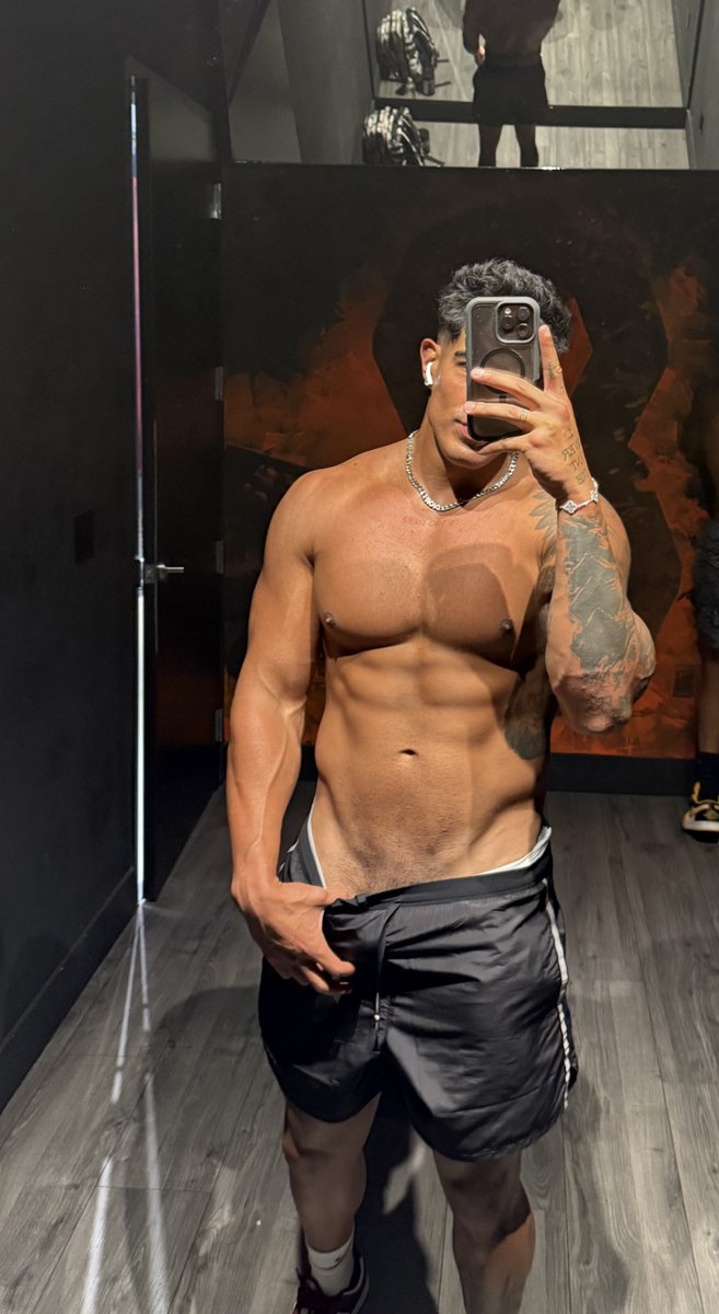 50% off for 24 hours ♥️
Come say hi😈👅

onlyfans.com/tonyalejandro