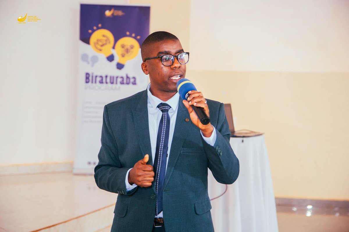 ForEnterprises's tweet image. #BIRATURABA – Retour en images À Buhumuza, notre collègue Franck Arnaud Ndorukwigira a amené les participant de notre atelier de sensibilisation et d'éducation à réfléchir sur l’importance d’ouvrir l’économie pour progresser. Grâce à un échange interactif, ils ont compris que la…