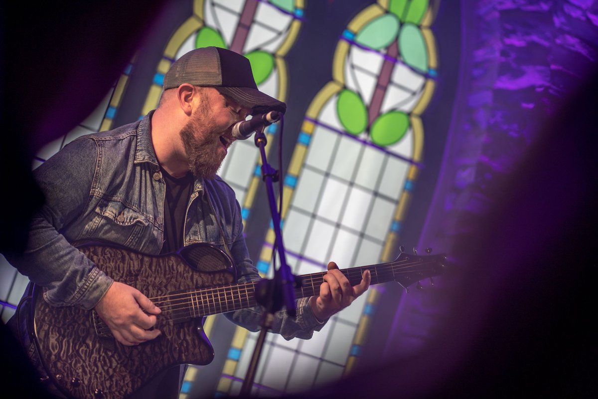 From the Emerald Guitars Cottage to arenas all over Europe, Ryan Sheridan has relied on his trusty X10 to back him up. With acoustic and electric tones available in one guitar, it's perfect for filling stages of any size. 

Find out more about the X10 at: buff.ly/MJPA93b