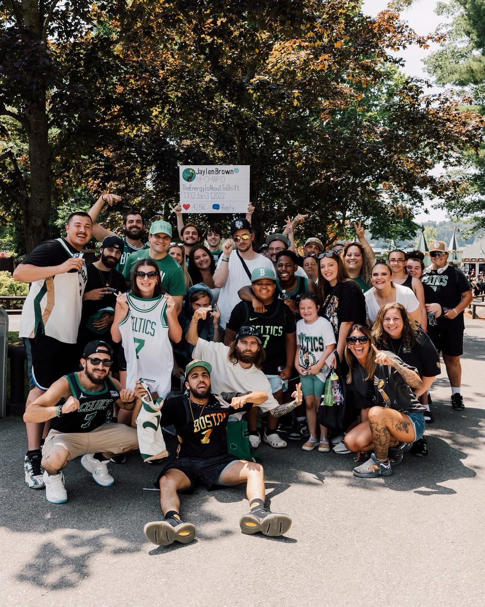 Real ones always show up to support <a href="/FCHWPO/">Jaylen Brown</a> ☘️🏀💚🛸 can’t wait for the next one!