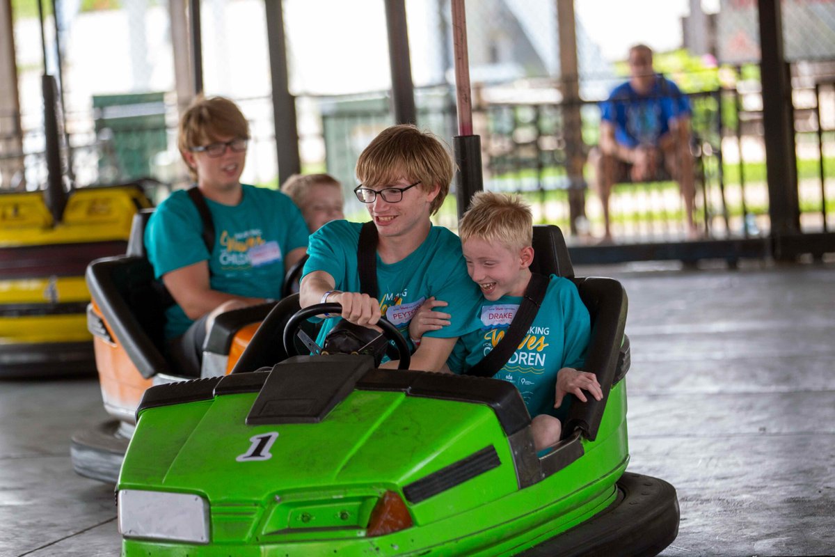 We are looking for items to put in the Welcome Bags for Making Waves For Children!  If you would like to contribute anything or want to promote your business please contact Kally@blink26.com or simply drop it off at Blink Marketing.