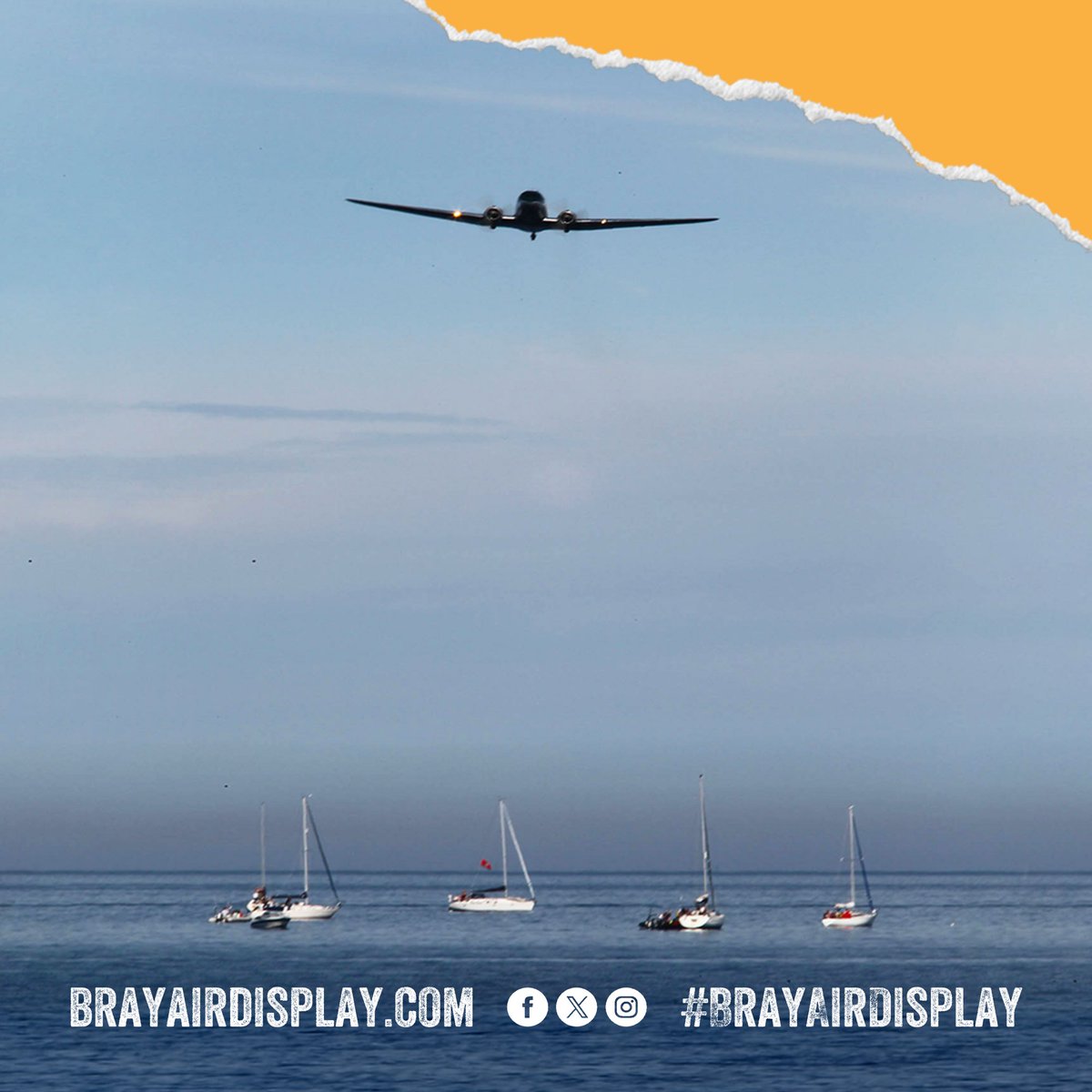 BrayAirShow's tweet image. IMPORTANT NOTICE
Spectator boats are welcome at the #BrayAirDisplay, but marker buoys will highlight a “no boat zone.” Vessels should not approach or enter this area!
📅 Saturday, August 2
🎢 Ground Entertainment from 12 pm
✈️ Airshow at 3 pm
ℹ︎ ➜ brayairdisplay.com
