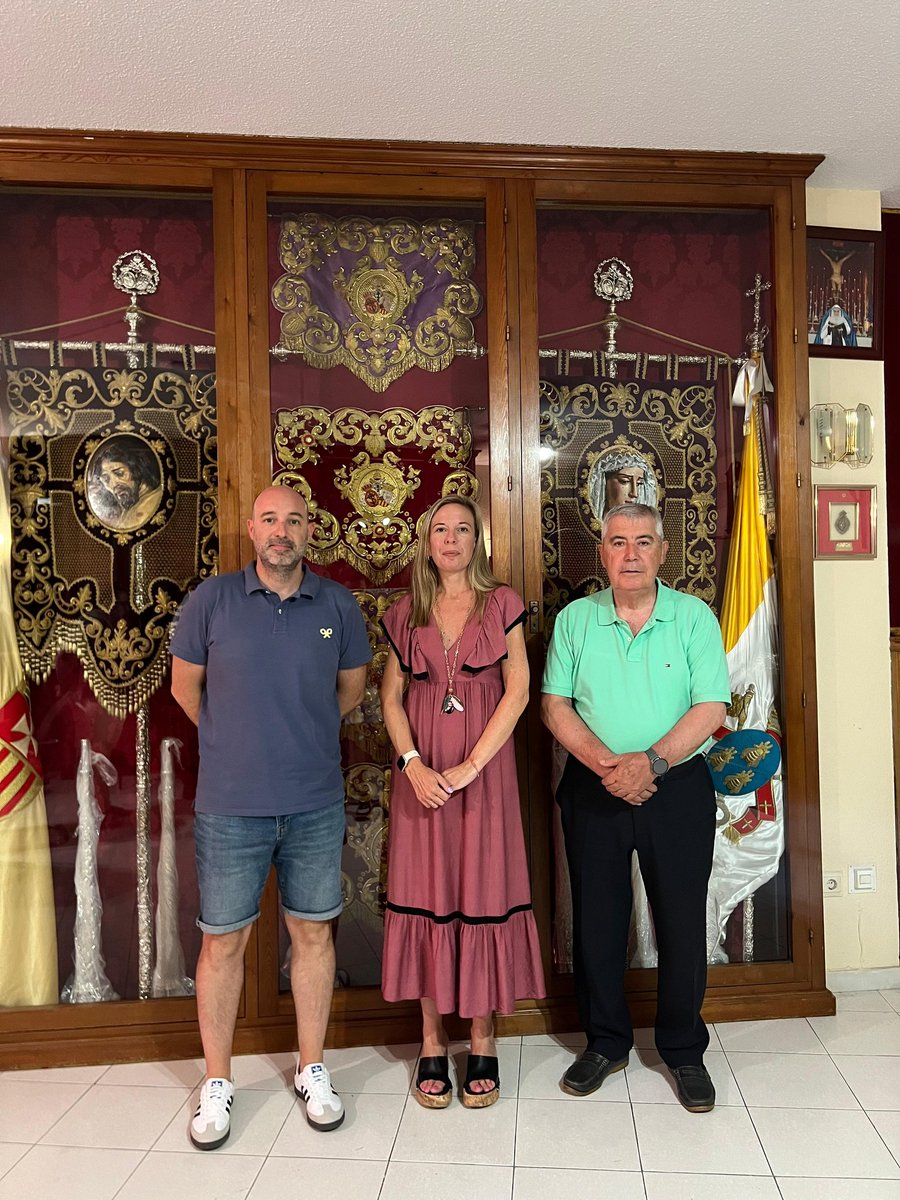 🔴 NOTICIA | La <a href="/Banda_Trinidad/">Trinidad Sinfónica</a> pondrá sus sones tras la Virgen de Consolación y Lágrimas en el traslado del Domingo de Pasión. Esta tarde se ha firmado el acuerdo para los próximos años.

💜 ¡Bienvenidos a Dos Aceras! 

#CofradíasMLG #ArchiSangre