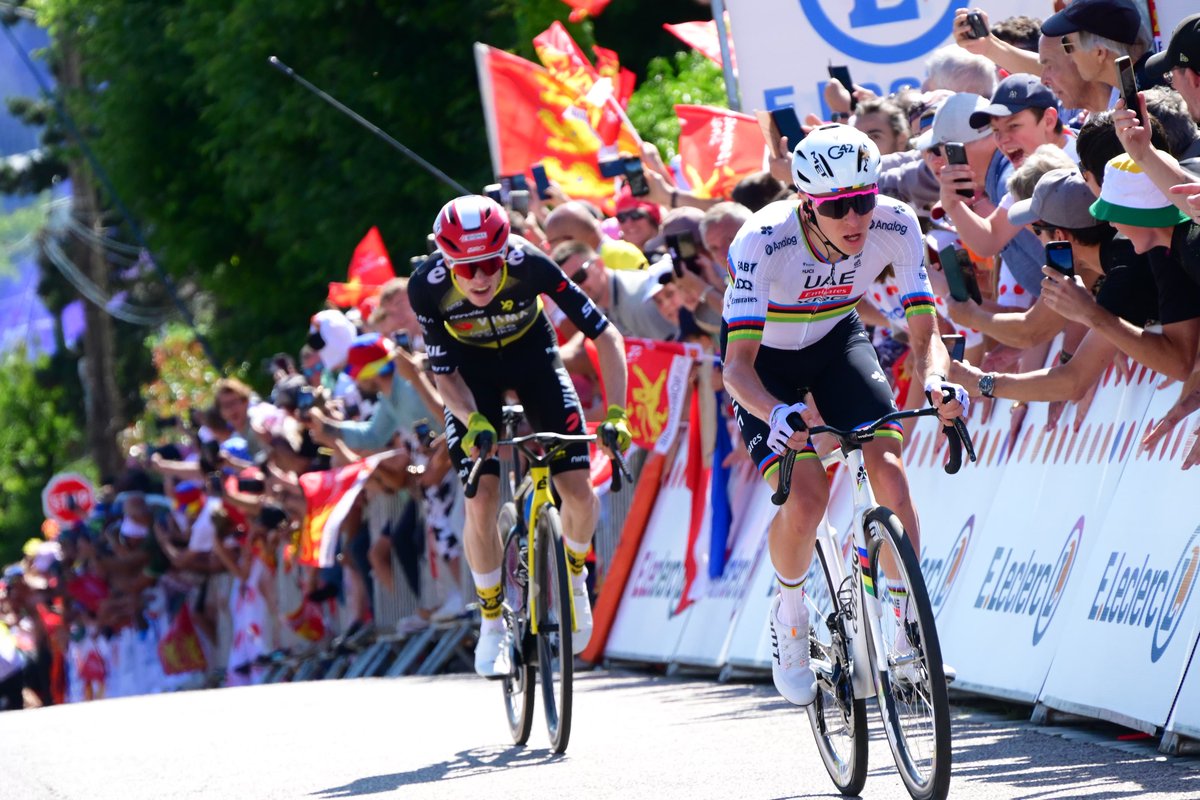 La película de la 4ª etapa del #TDF2025 

Es uno de los mejores duelos del momento. La batalla Pogacar vs Vingegaard solo acaba de empezar.

¿Os están gustando las películas? Los inicios están siendo cine cada día... 🍿

🔗 youtu.be/MEI2VxpWyS4?si…