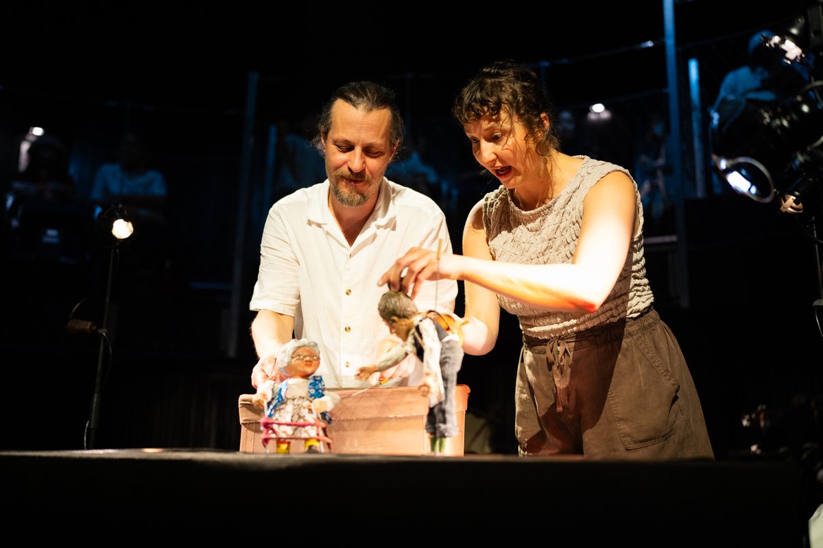 expo2025czechia's tweet image. Last week, we welcomed the Prague-based theatre ensemble Tygr v tísni to the Czech Pavilion at #EXPO2025. Known for their immersive and poetic performances, the group drew a full audience and brought a powerful piece of Czech contemporary theatre to Osaka. 🇨🇿🎭
#EXPO2025Czechia
