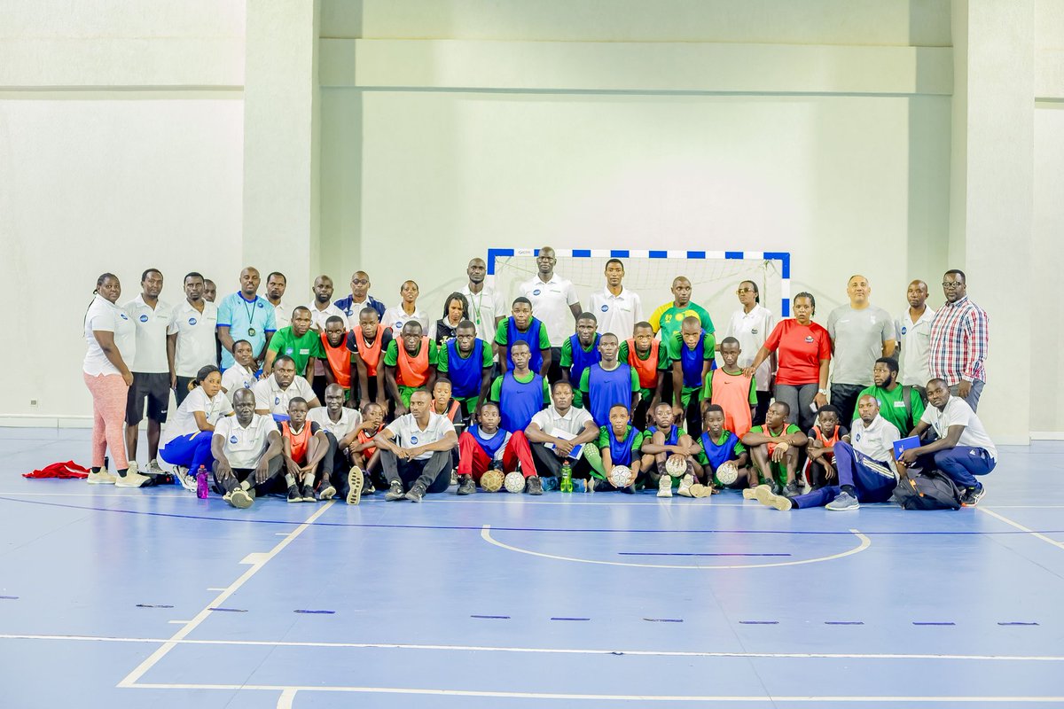 FerwahandRwanda's tweet image. Day 4 of the IHF License D Courses

Day 4 of the IHF D License Coaching Course taking place in Kigali was characterised by two practical sessions:

The morning sessions mainly focused on organising a training unit session for children aged between 12 and 14.

 This session was…