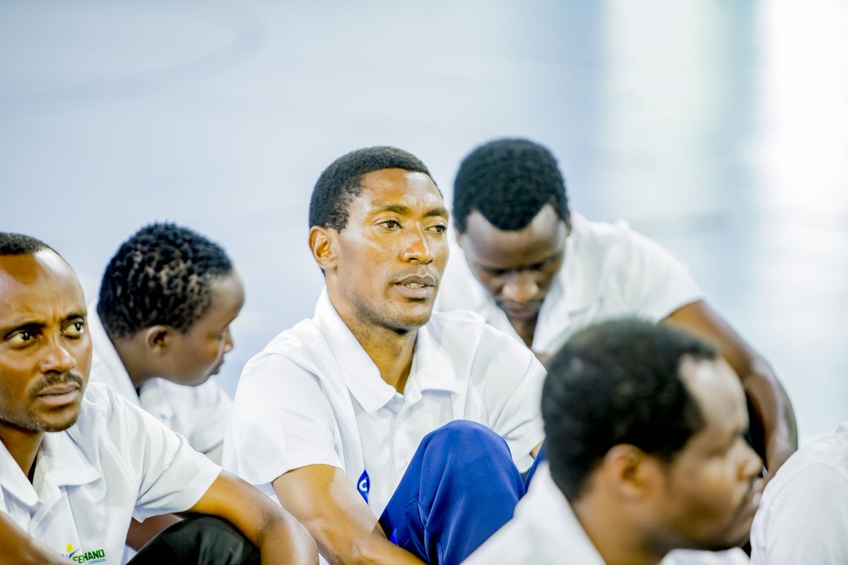 FerwahandRwanda's tweet image. Day 4 of the IHF License D Courses

Day 4 of the IHF D License Coaching Course taking place in Kigali was characterised by two practical sessions:

The morning sessions mainly focused on organising a training unit session for children aged between 12 and 14.

 This session was…