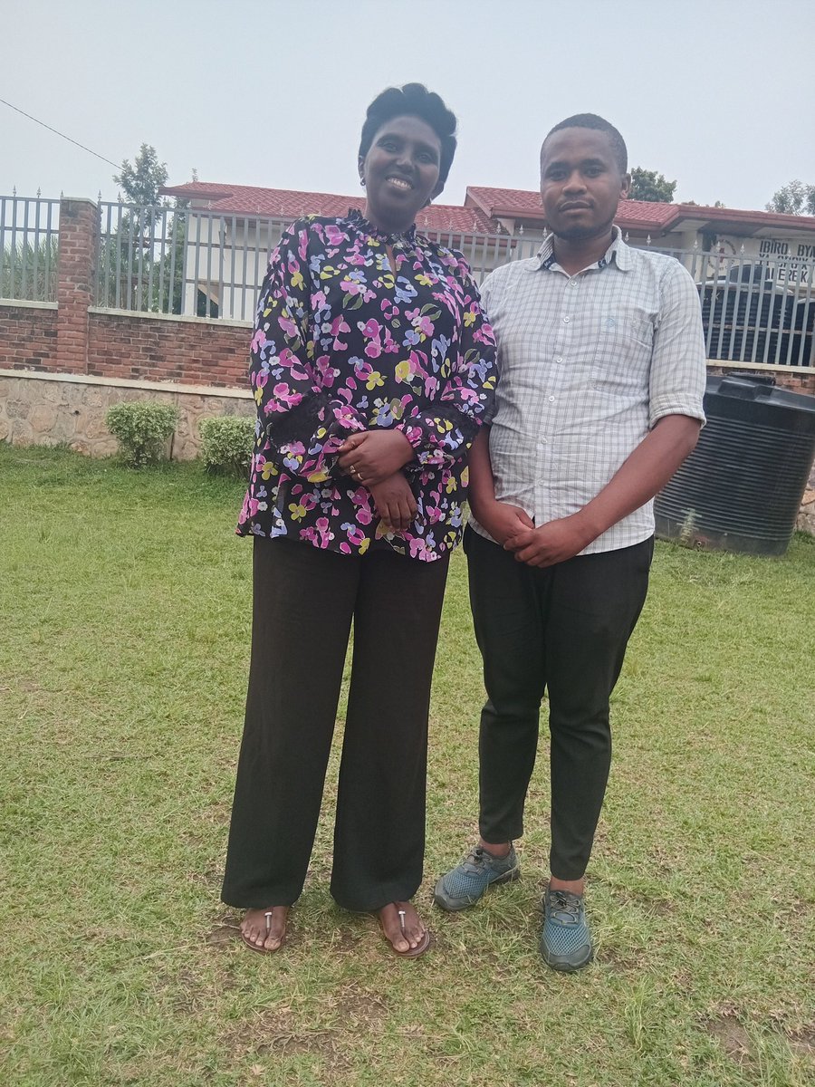 niyotwizeye12's tweet photo. Uyu munsi ubwo nahuraga nu ubuyobozi bw'@UrunanaDC , umuyobozi mukuru na @BonaneJE 
Nizereko mwese mukurikirana @UrunanaDC hamwe na @Rangurura
#DukoresheNezaIkorabuhanga https://t.co/teejNNS48o