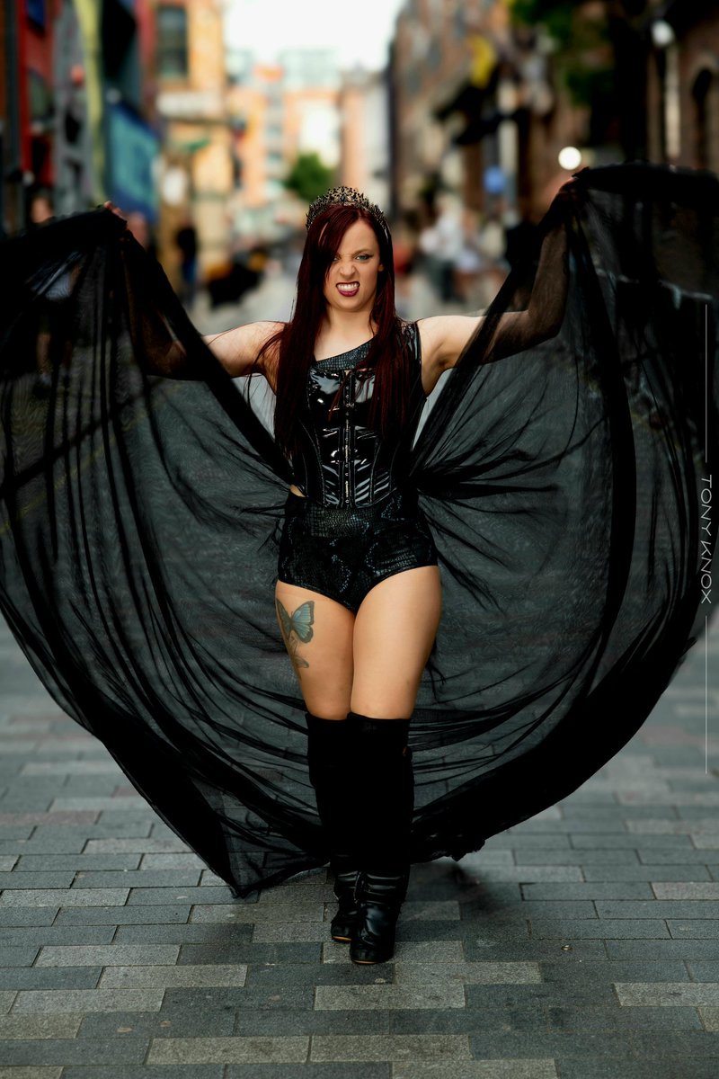 With a taste of a poison paradise
.
📸 - <a href="/tonyknox/">Tony Knox</a>
.
#EmpressofAnarchy #WelcometoMyEmpire