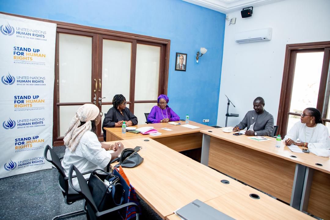 Ce lundi 7 juillet à Dakar, une délégation de l’AWLN Sénégal, conduite par sa présidente Dr Coumba Mar Gadio, a échangé avec Me Huguette Bokpe Gnacadja, présidente de l’Institut National de la Femme (INF) du Bénin, en mission auprès du Bureau régional d’ONU Femmes.

#AWLNSénégal