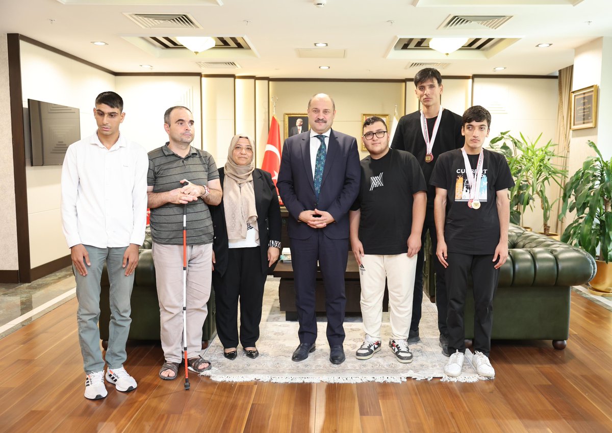 🥇 Türkiye Şampiyonası’ndan Şanlıurfa’ya 5 Madalya!

Şanlıurfa Işığım Ol Görme Engelliler Spor Kulübü sporcuları, Eskişehir’de düzenlenen Türkiye Görme Engelliler Atletizm Şampiyonası’nda 
🔸 1 altın
🔸 4 bronz olmak üzere toplam 5 madalya kazanarak şehrimize büyük bir gurur