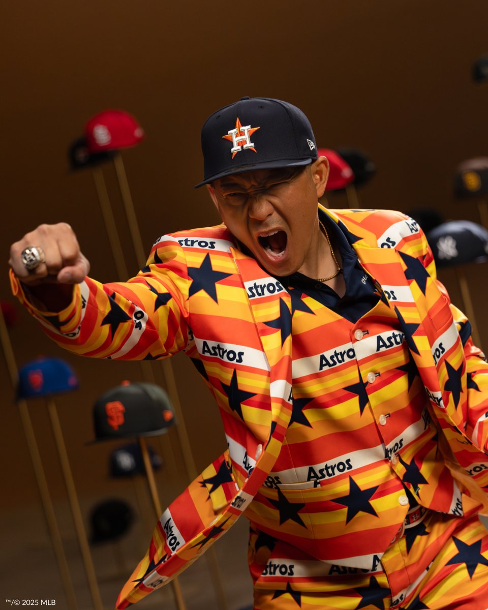 NewEraCap's tweet image. He doesn't have to try to be a superfan. He just does it for the love of the game.
For Nguyen Le, baseball isn't just a pastime - its personal.
This isn't just a phase. It's a way of life.
And it's all real. Because Nothing Beats Real. newer.ac/NothingBeatsRe…