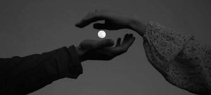 أيُظلم لي ليلُ و انتِ قمري♥️♥️.