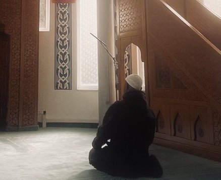 "إلهي فيكَ قد أحسنتُ ظنِّي
ومن ذنبي بعفوكَ أستجيرُ
ومهما كنتُ في خيرٍ فإني
لما أنزلتَ من خيرٍ فقيرُ."