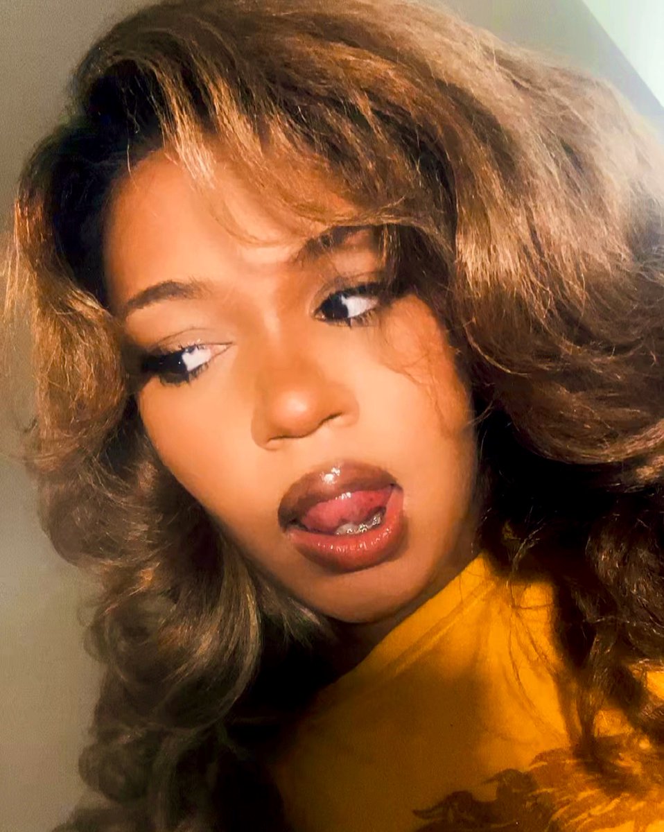 strwbrryoongii's tweet image. pretty bitches stan bts 🧸(new pinned)