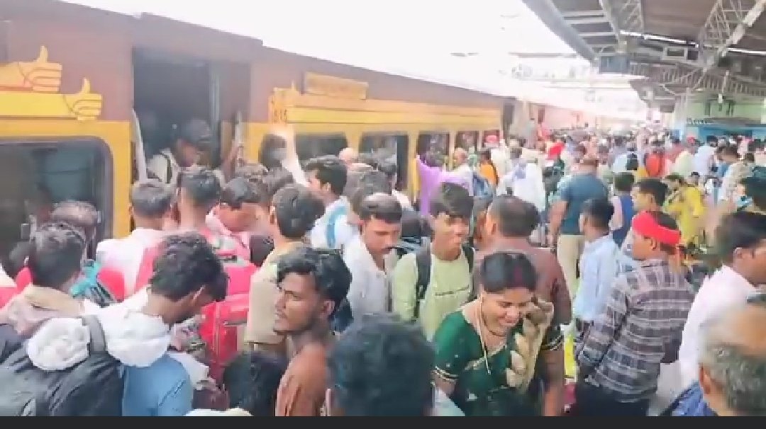 rail@saharsa (@saharsarail) on Twitter photo सहरसा पटना राज्यरानी के ललितग्राम विस्तार के बाद इस ट्रेन में सीटों के लिए मारामारी बढ़ गईं है। राज्यरानी के तर्ज पर सहरसा से पटना होते हुए दीन दयाल उपाध्याय के बीच वंदे मेट्रो ट्रेन चलाई जाए, वापसी में शाम 7 बजे चले। ट्रेन <a href="/narendramodi/">Narendra Modi</a> के बिहार दौड़े पर इस ट्रेन की घोषणा की जाए सहरसा पटना राज्यरानी के ललितग्राम विस्तार के बाद इस ट्रेन में सीटों के लिए मारामारी बढ़ गईं है। राज्यरानी के तर्ज पर सहरसा से पटना होते हुए दीन दयाल उपाध्याय के बीच वंदे मेट्रो ट्रेन चलाई जाए, वापसी में शाम 7 बजे चले। ट्रेन <a href="/narendramodi/">Narendra Modi</a> के बिहार दौड़े पर इस ट्रेन की घोषणा की जाए
