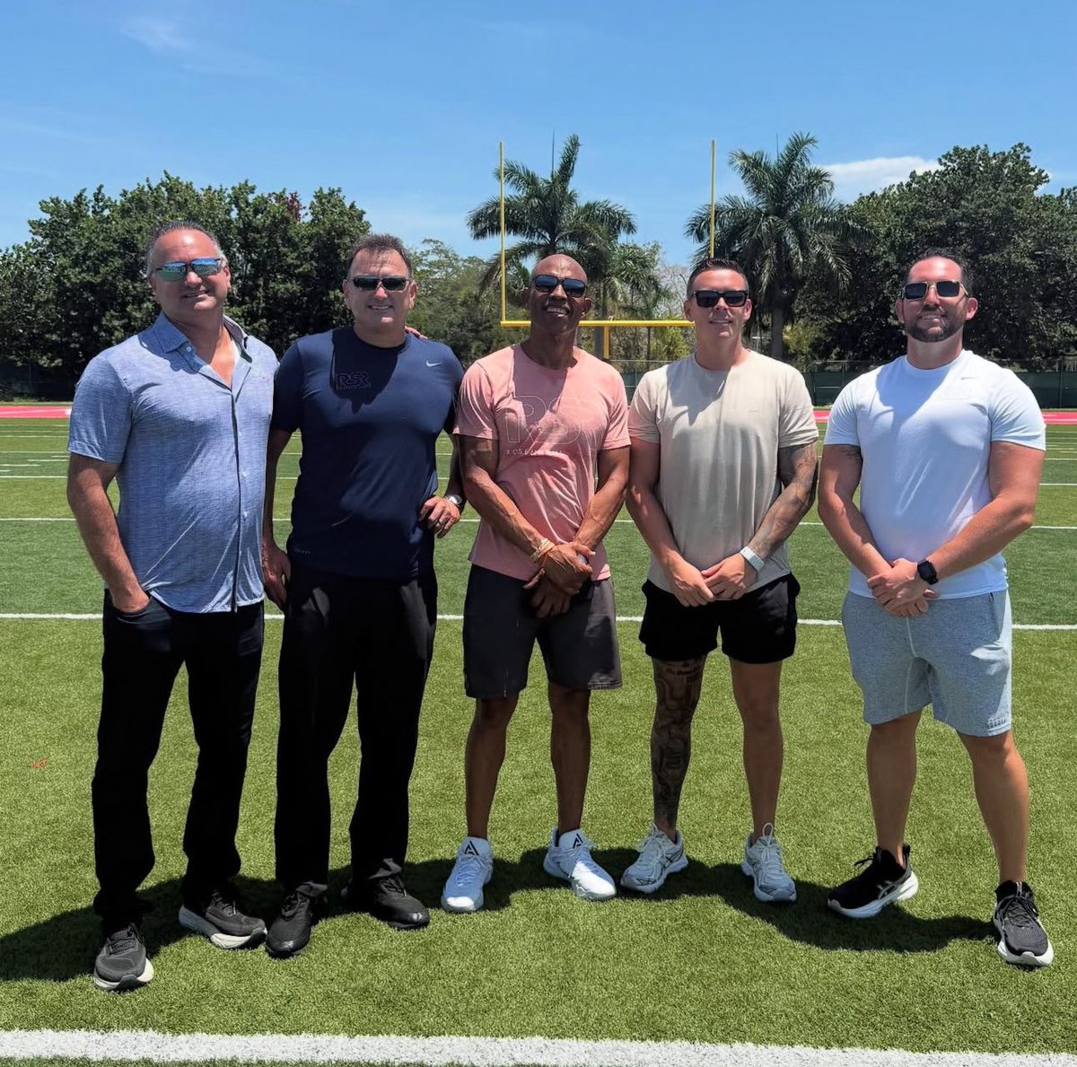 ShawnODare's tweet image. The @rosenhaussports fam! 🏈