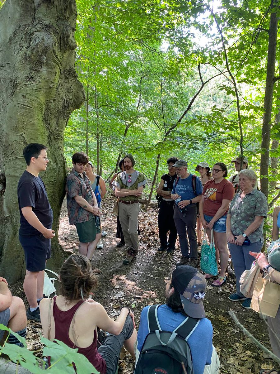 baystaters's tweet image. Chocolate Tube Slime Mold, Lobster Mushrooms, Hen of the Woods, and a nature therapy session 🍄🌻
This citizen science movement is strong and growing