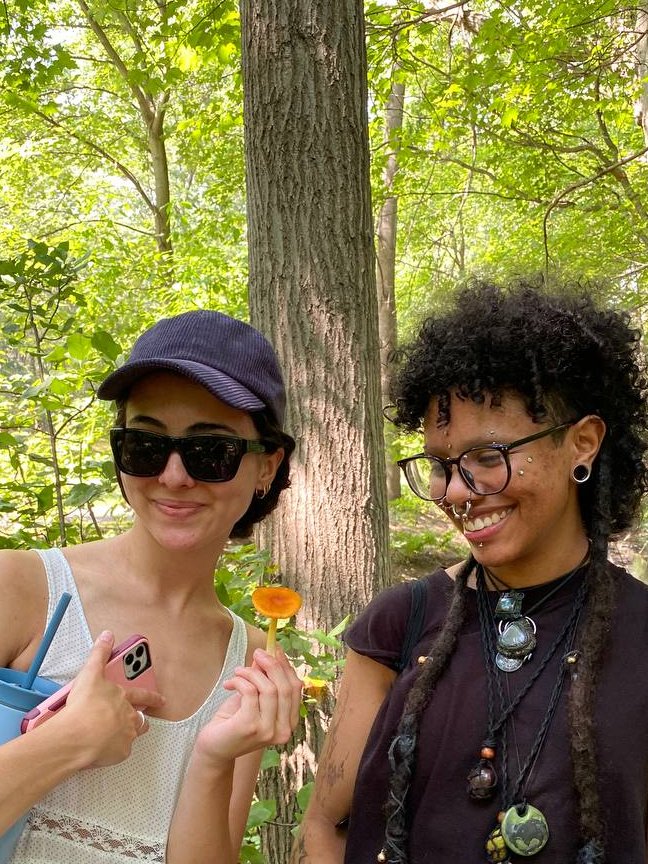 baystaters's tweet image. Chocolate Tube Slime Mold, Lobster Mushrooms, Hen of the Woods, and a nature therapy session 🍄🌻
This citizen science movement is strong and growing