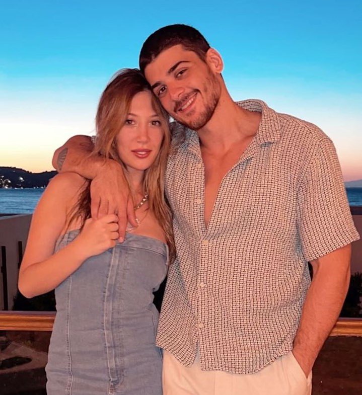karacakayaaa_ir's tweet photo. Survivor'ın batakliğindan temiz çikan ve sağlam devam eden iki ilişki
#PoyBat 🧿 https://t.co/mwczhYk0zb