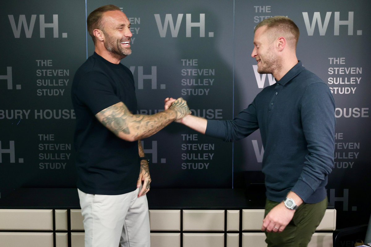 SulleySteven's tweet image. Gallery visit and podcast interview with @CalumBest
Firstly a private tour of the ‘ICON’ exhibition by DEFER here at Woodbury House and then went into a conversation about family, football and goals. Available soon to watch.
#CalumBest #WoodburyHouseArt #Podcast #Family #Goals