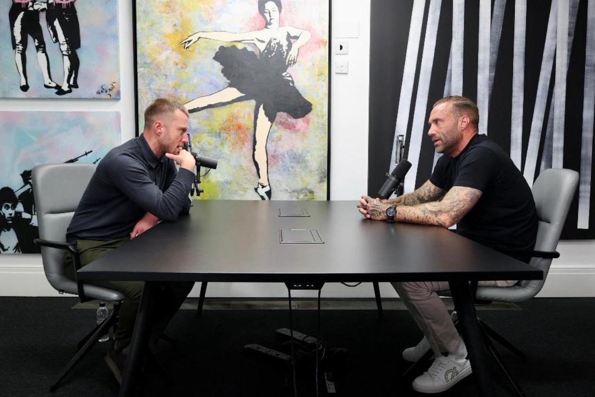 SulleySteven's tweet image. Gallery visit and podcast interview with @CalumBest
Firstly a private tour of the ‘ICON’ exhibition by DEFER here at Woodbury House and then went into a conversation about family, football and goals. Available soon to watch.
#CalumBest #WoodburyHouseArt #Podcast #Family #Goals