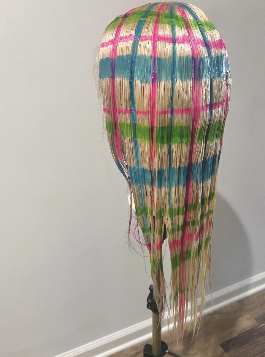 ih8diosa's tweet image. *drags cigarette*