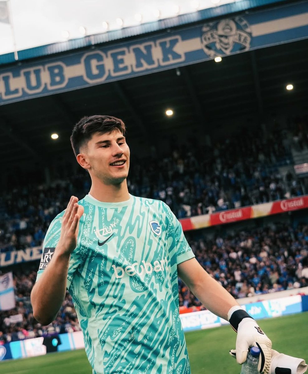 RCSA FOREVER (@rcsaforever) on Twitter photo 🔴 - MERCATO :
Chelsea envisage de prêter Mike Penders 🇧🇪 (19 ans) au Racing. 🧤
👉 Des discussions internes doivent encore avoir lieu au sein de BlueCo pour déterminer les joueurs qui seront prêtés en Alsace. 🗣🔁
(<a href="/sachatavolieri/">Sacha Tavolieri</a>/<a href="/LeMechenoua/">Marc Mechenoua</a>)
#RCSA #RCSLIVE #LIVERCS 🔴 - MERCATO :
Chelsea envisage de prêter Mike Penders 🇧🇪 (19 ans) au Racing. 🧤
👉 Des discussions internes doivent encore avoir lieu au sein de BlueCo pour déterminer les joueurs qui seront prêtés en Alsace. 🗣🔁
(<a href="/sachatavolieri/">Sacha Tavolieri</a>/<a href="/LeMechenoua/">Marc Mechenoua</a>)
#RCSA #RCSLIVE #LIVERCS