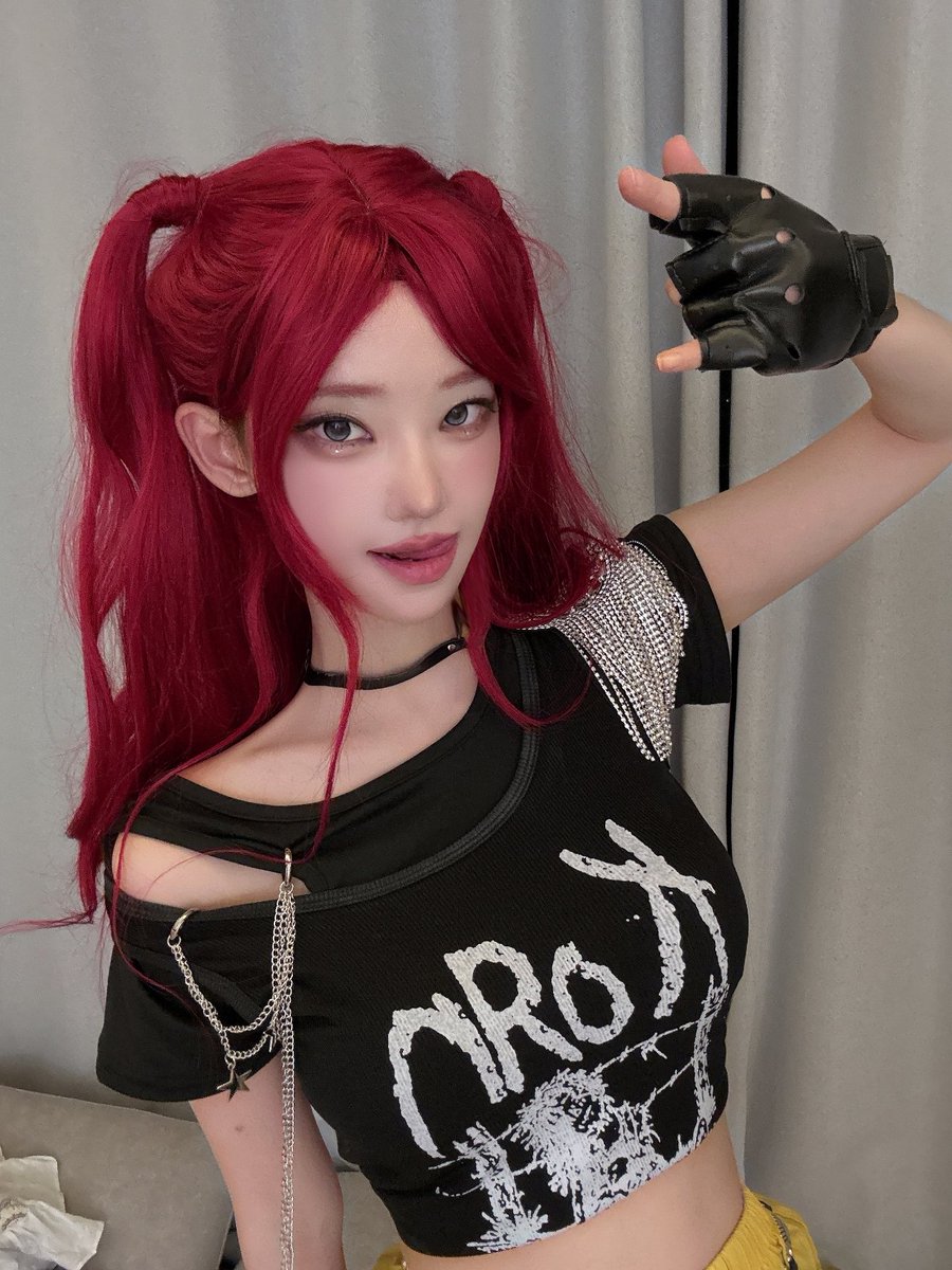 @Weekly_QWER: Jul,08,2025 Magenta naver fancafe post cafe.naver.com/eggkim/369142?… This is my awesome Mira cosplay!! Did you see PUBGM and Hyundai Duty Free today??? Are you excited??? Me too PUBGM even said it good day😆😆 Every day is happy and exciting So today was my cheat day and I ate…