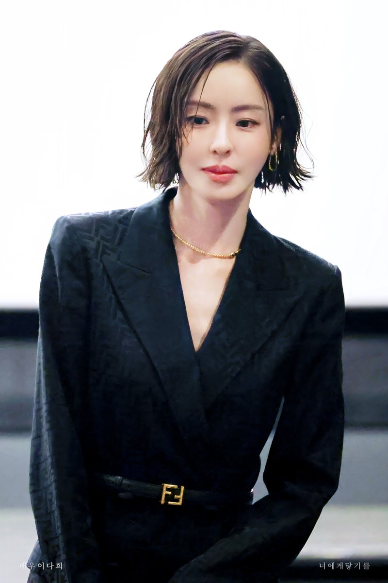 250707 #S라인 시사회  

S라인 7월 11일 Wavve 첫 공개💗

#이다희 #leedahee