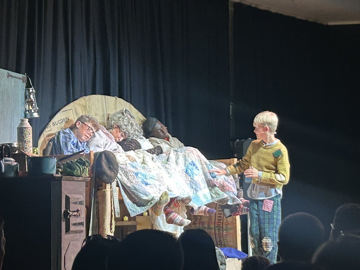 One of my favourite things every year is the <a href="/PassmoresAc/">Passmores Academy</a> production . Excited to be spending the evening with Willy Wonka, Charlie Bucket and family!