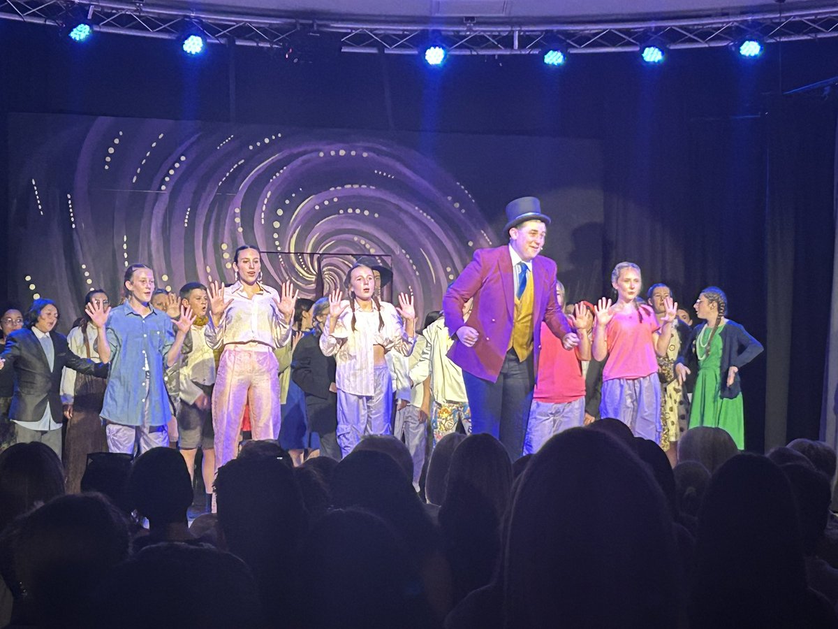 vicgoddard's tweet photo. One of my favourite things every year is the @PassmoresAc production . Excited to be spending the evening with Willy Wonka, Charlie Bucket and family! https://t.co/FpNewU19me