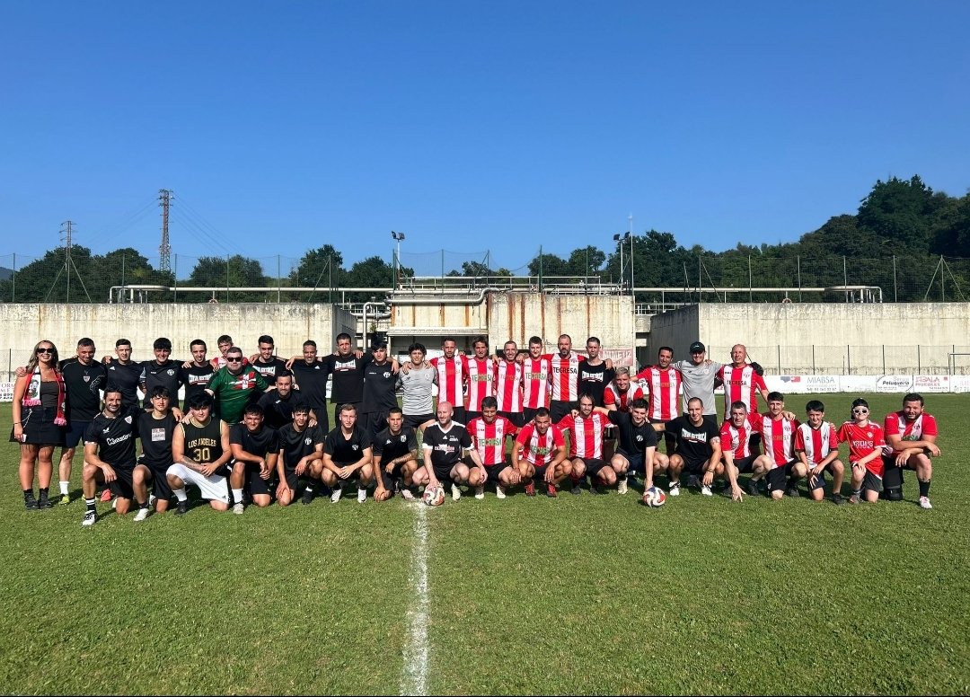 VIEJAS GLORIAS C.A. ARANGUREN VS CURVA HISTORICA!🔝

Gran tarde la que vivimos en el San Juan con la celebración de este partido, con motivo del inicio de fiestas de Aranguren.

Eskerrik asko a todos los que participasteis y a todos los que os acercasteis a disfrutar del partido.