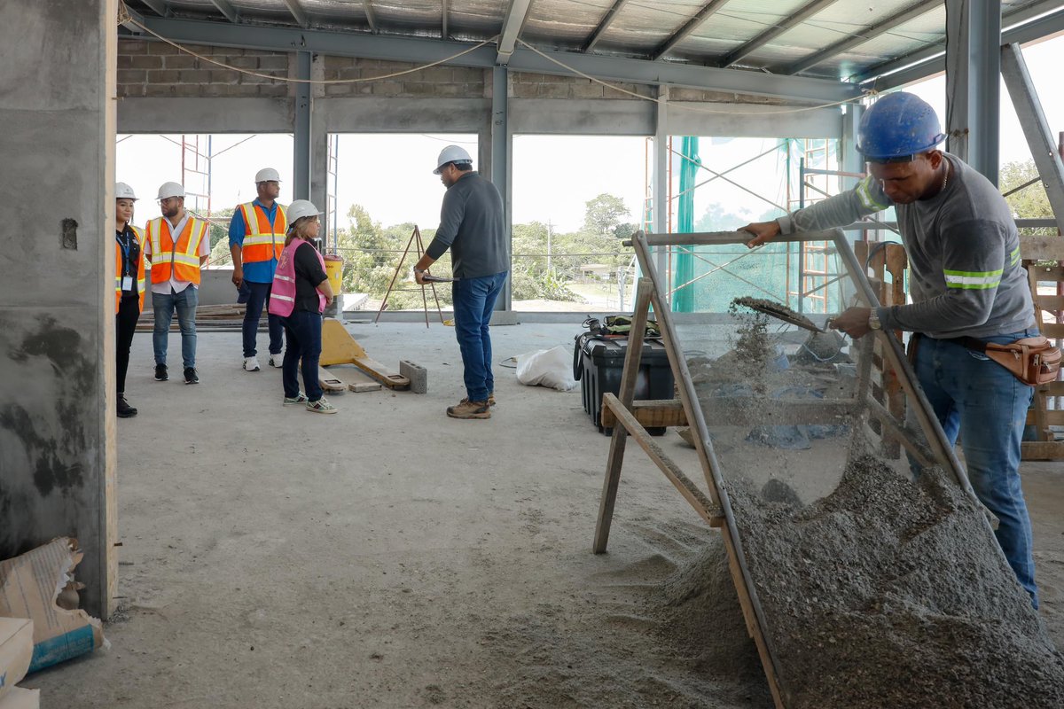 InadehOficial's tweet image. Durante nuestra gira de trabajo por Veraguas, visitamos la obra de construcción de las nuevas oficinas administrativas de la sede INADEH - Santiago, para inspeccionar los avances de esta nueva infraestructura, cuya proyección de entrega se estima a finales de septiembre 🙌🏻.