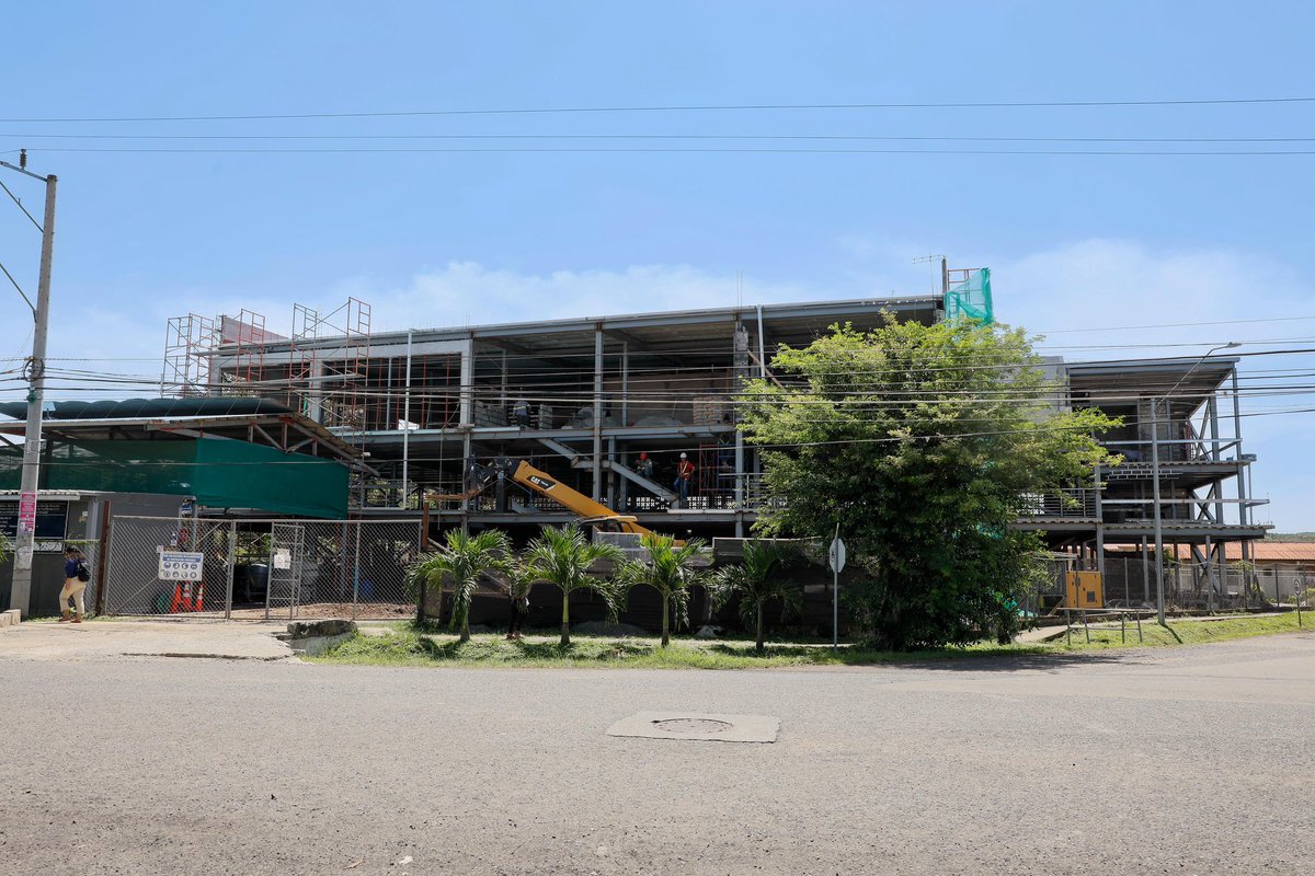 InadehOficial's tweet image. Durante nuestra gira de trabajo por Veraguas, visitamos la obra de construcción de las nuevas oficinas administrativas de la sede INADEH - Santiago, para inspeccionar los avances de esta nueva infraestructura, cuya proyección de entrega se estima a finales de septiembre 🙌🏻.