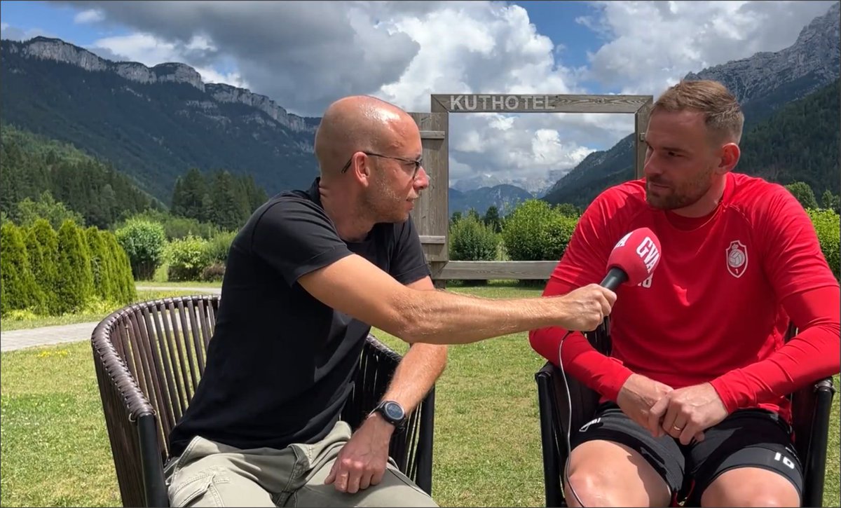 ChrisDelcroix's tweet photo. Interview met @vincentjanssen van @official_rafc vanuit #waidring.
En Vinnie wat vind je van het hotel? #RAFC #PreSeason 🇦🇹 https://t.co/Rt9bGZm62H