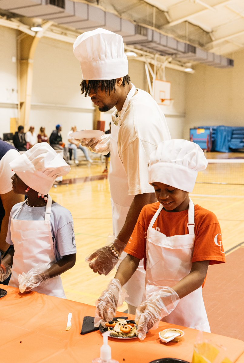 AJ Terrell kicked off AJ Terrell Week at Camp HBCYouth! 🏈🍓

He stopped by to talk healthy eating and made his favorite snack with the campers. Big shoutout to AJ for pouring into our kids!

#CampHBCYouth #AJTerrellWeek #HealthyHabits #ATLYouth