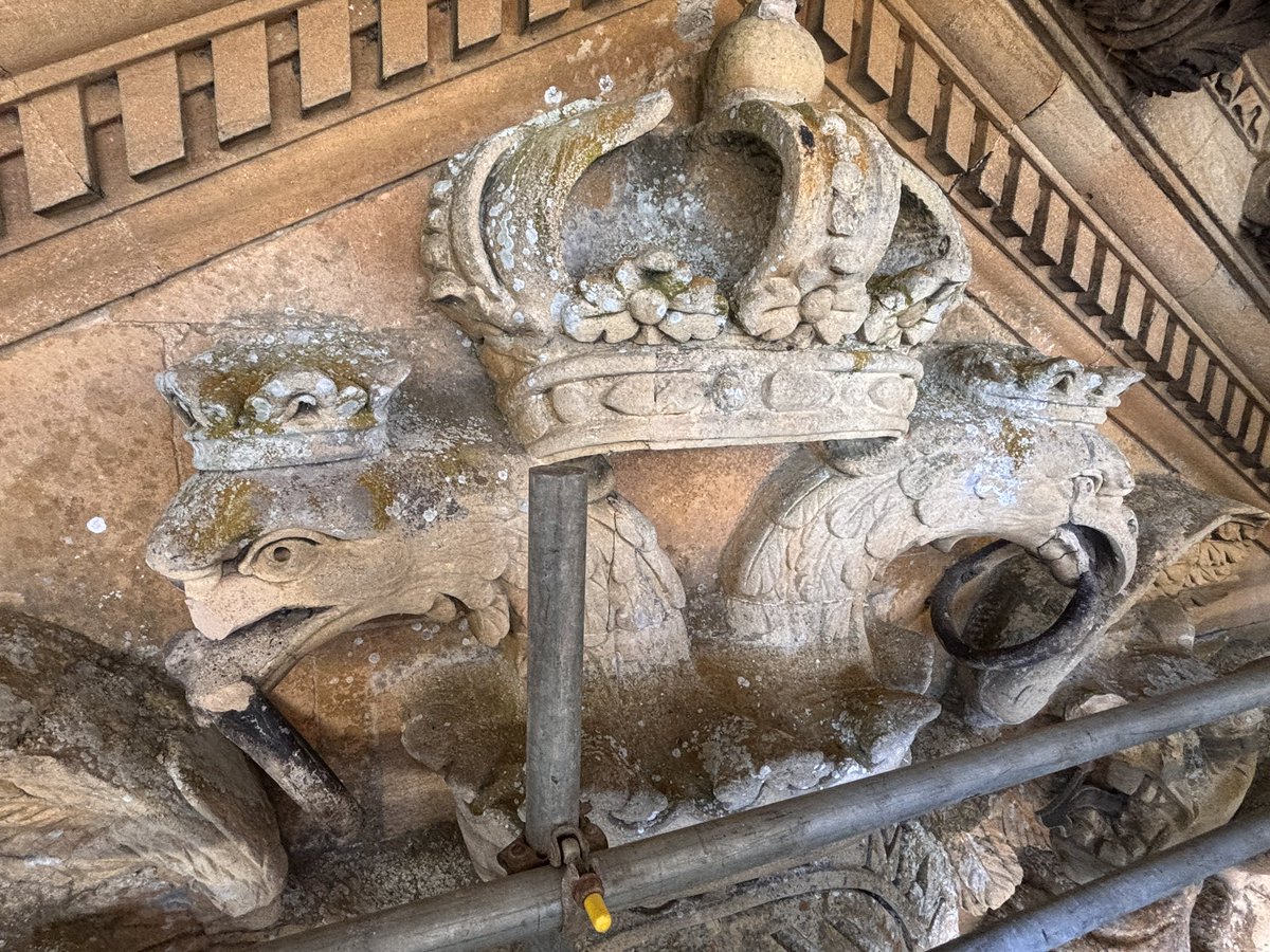 StuartRender's tweet image. Many thanks to Sarah-Jayne @BlenheimPalace for a show-round of the magnificent, and recently opened, ‘Rooftop View’. Seeing the rooftop sculptures and architecture up close was a memorable experience, and very well worth searching out. 
@AGTOUK