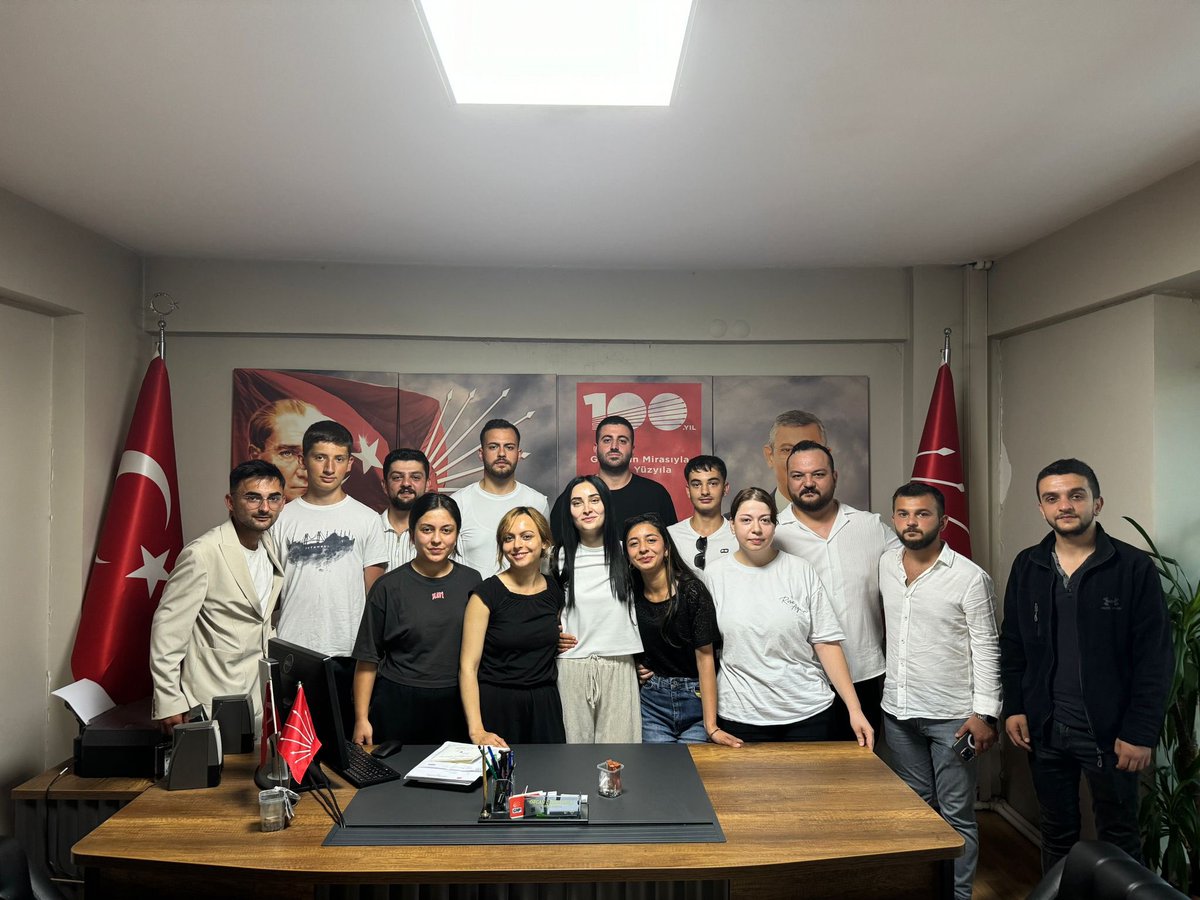 Kurul arkadaşım Oğulcan Çavuşoğlu ile Düzce’deyiz.

İl Başkanımız Özcan Dağıstanlı ve Gençlik Kollarımızdan yol arkadaşlarımızla bir araya geldik.
Ülkenin dört bir yanında halkın iradesine yönelen müdahalelerin gölgesinde, Düzce’de de halkın sesini büyütmenin yollarını konuştuk.