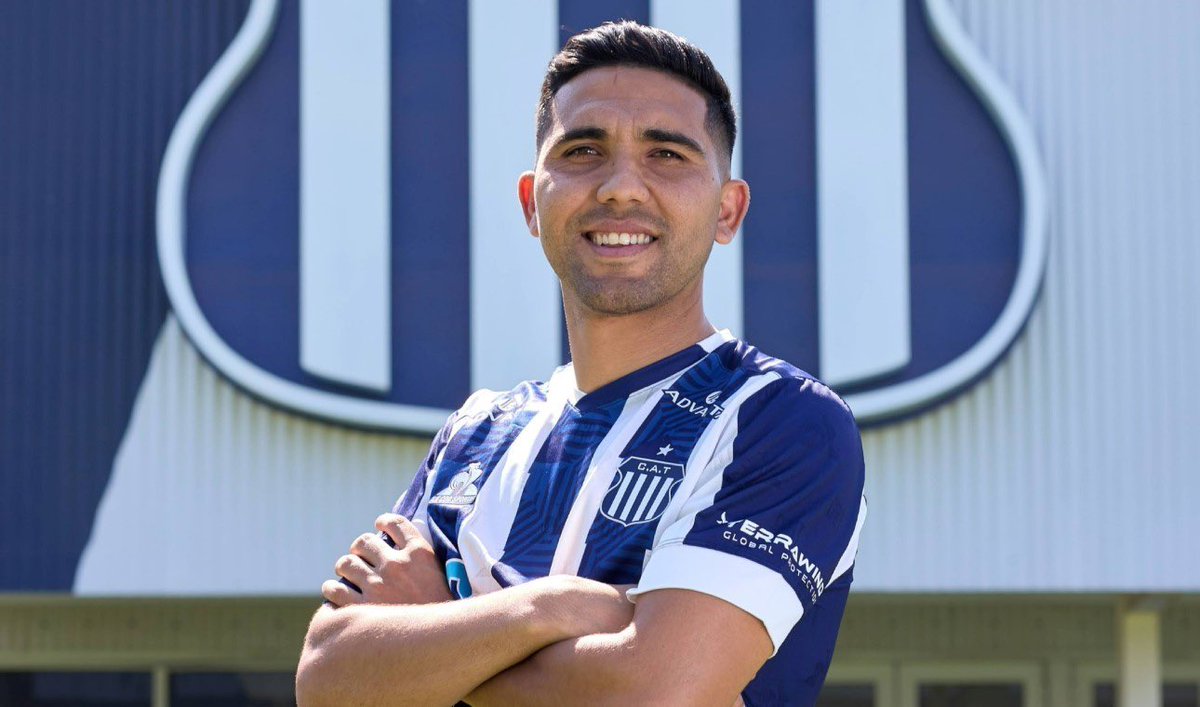 #Talleres lo de los jugadores es increíble resulta q en este ultimo tiempo se comieron 4 entrenadores y cuando un hincha ahora a la salida del card le dice a uno de ellos “deja la joda” cosa que es real este jugador lo insultó al hincha y se quiso bajar del auto (?)
