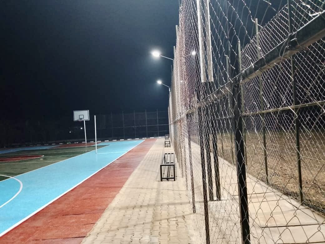 Mu murenge wa Tumba huzuye “Community facility” irimo ibibuga byose by’imikino y’amaboko; mini foot n’izindi serivise nka “Coffee shop”. 

Hari n’ubusitani bwiza buzajya bufasha abantu kuruhuka.

Na nijoro ibi bibuga bizajya bikoreshwa.