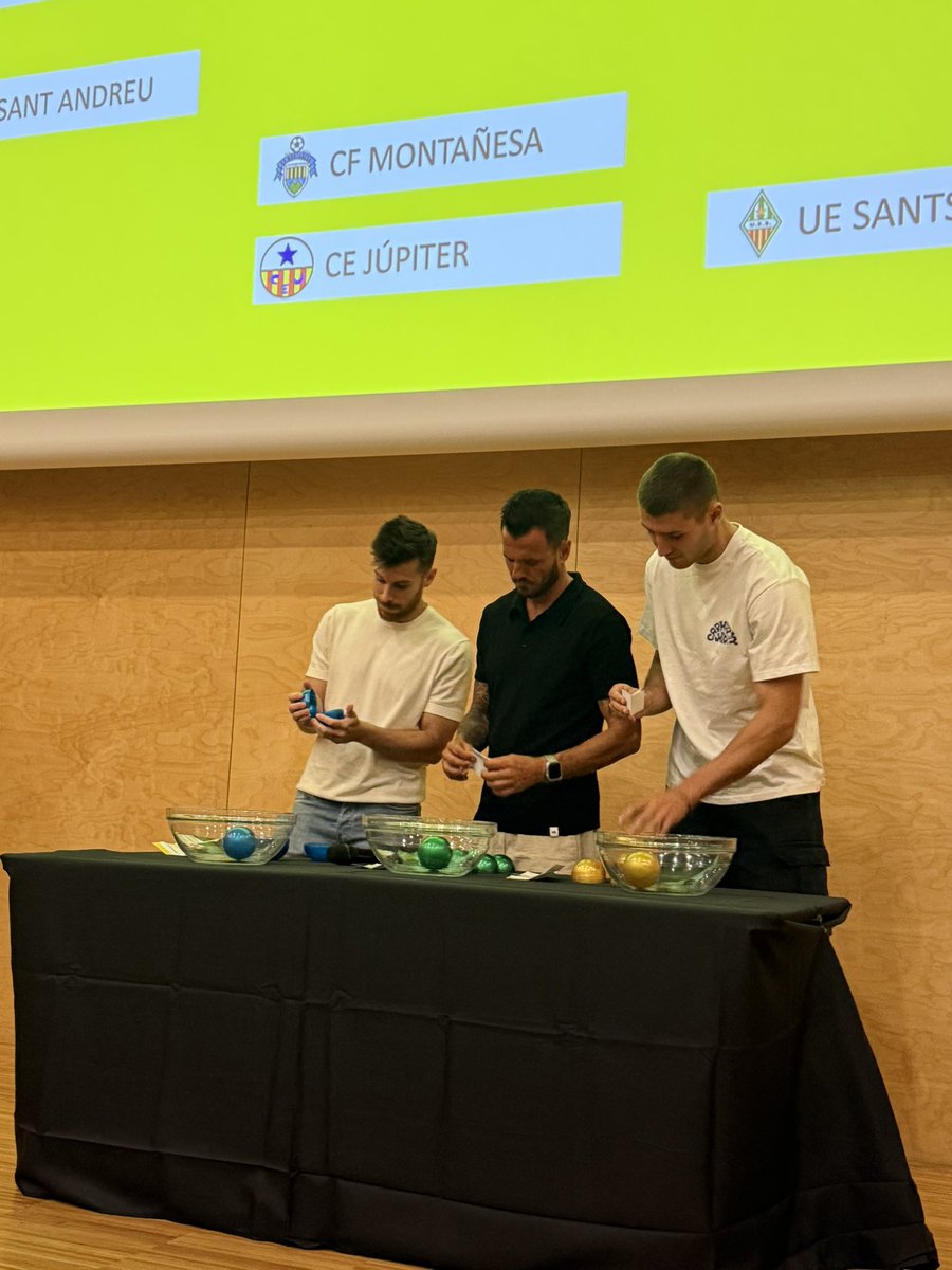 Laura Pi (@laurapiledesma) on Twitter photo 🏆 Sorteig del 39a edició del Torneig d’Històrics i la 10a edició del femení d’aquest any a l’ <a href="/HospitalSantPau/">Sant Pau - Campus Salut Barcelona</a>!
És un orgull que es celebri cada any al districte d’ #HortaGuinardó.
✊🏻Som-hi <a href="/martinenc/">FC Martinenc</a> i <a href="/uahorta/">Unió Atlètica d'Horta 💯</a>
Ens veiem el 4 d’agost a l’#Històrics25! 🏆 Sorteig del 39a edició del Torneig d’Històrics i la 10a edició del femení d’aquest any a l’ <a href="/HospitalSantPau/">Sant Pau - Campus Salut Barcelona</a>!
És un orgull que es celebri cada any al districte d’ #HortaGuinardó.
✊🏻Som-hi <a href="/martinenc/">FC Martinenc</a> i <a href="/uahorta/">Unió Atlètica d'Horta 💯</a>
Ens veiem el 4 d’agost a l’#Històrics25!