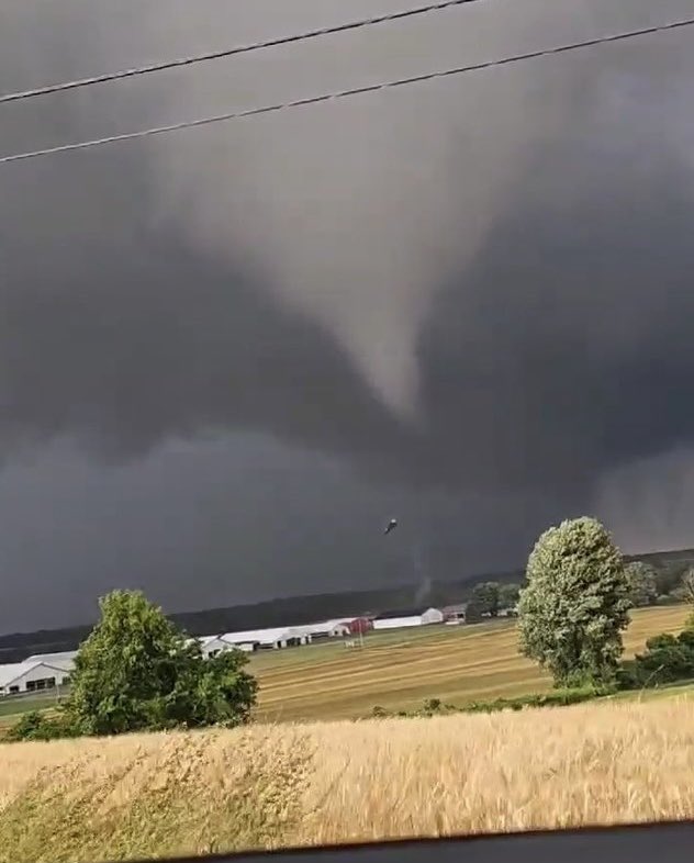 Welcome to Upstate NY, where we have amazing chase terrain but the only tors occur on the most unassuming, sub severe, post prefrontal 7pm rain showers 🙂